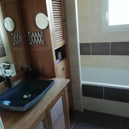 Au Calme, Salon, Et Profiter D'un Exterieur Chazelles (Charente)