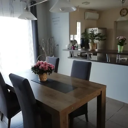 Au Calme, Salon, Et Profiter D'un Exterieur Chazelles (Charente)